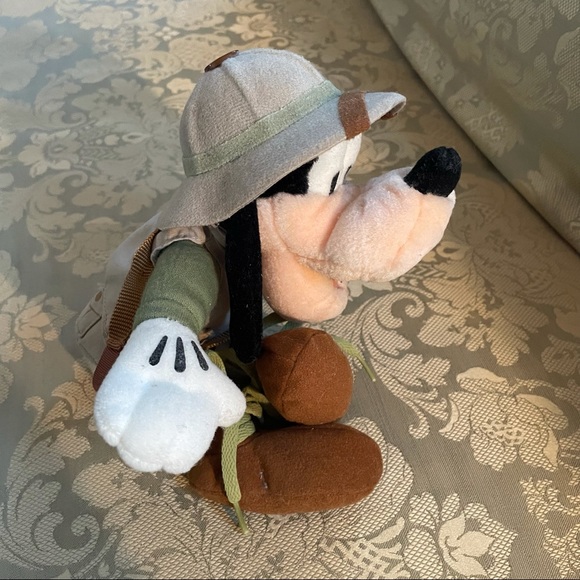 Walt Disney World Safari Goofy Plush Figure - Picture 2 of 6